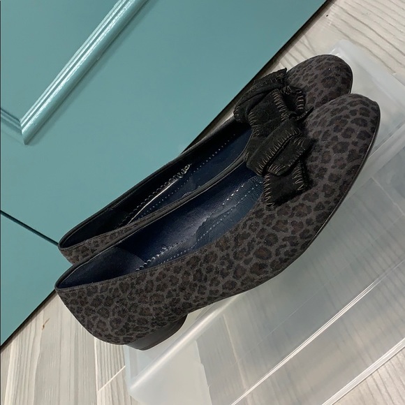 🆕 NWOT JENNY by ARA leopard suede flats w/ bow - Picture 4 of 13